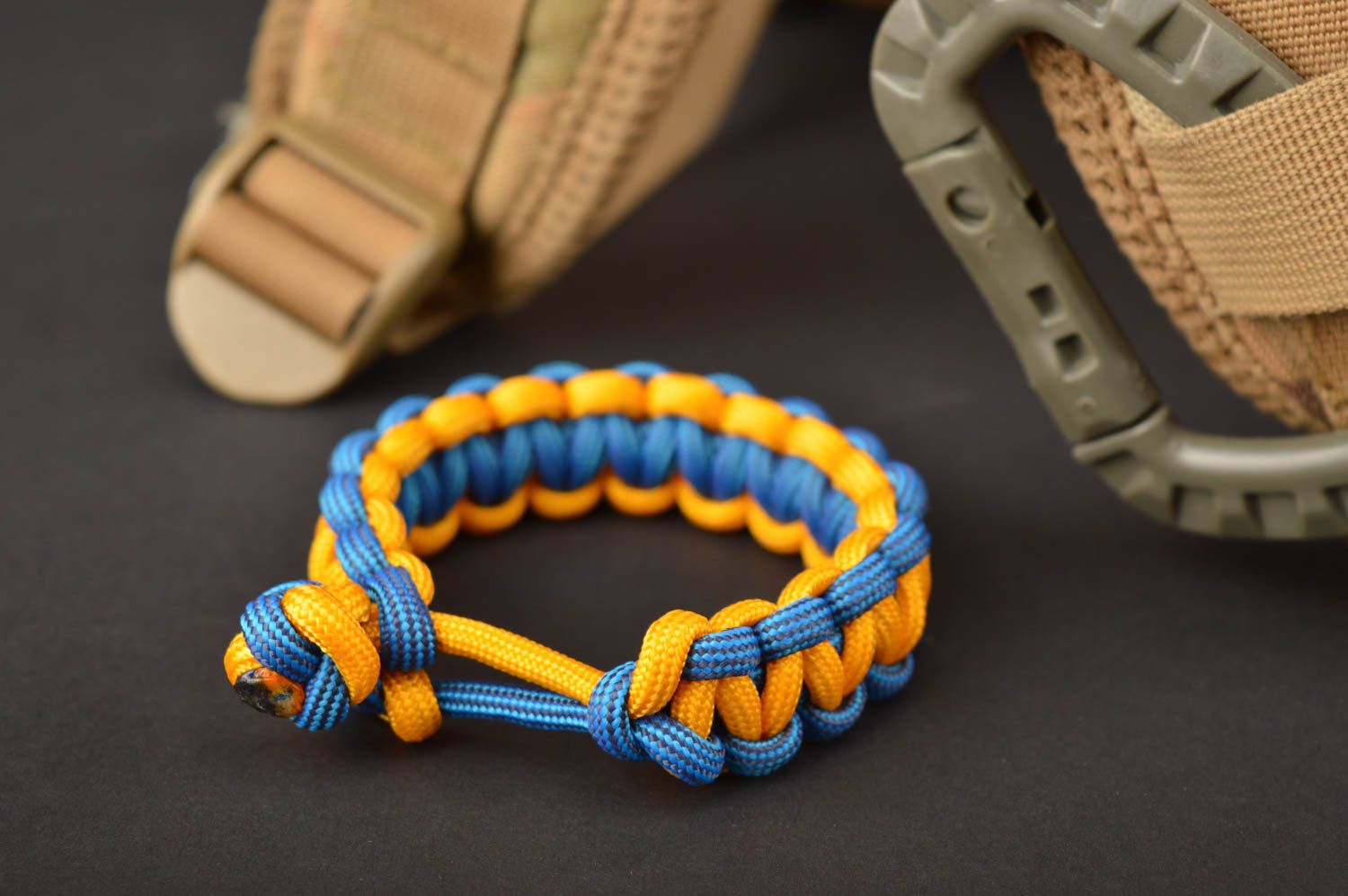 Bracelet en paracorde fait main Bracelet de survie jaune-bleu Accessoire femme photo 1