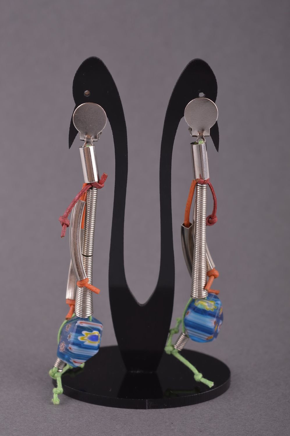 Boucles d'oreilles fait main Bijou fantaisie design original Accessoire femme photo 1