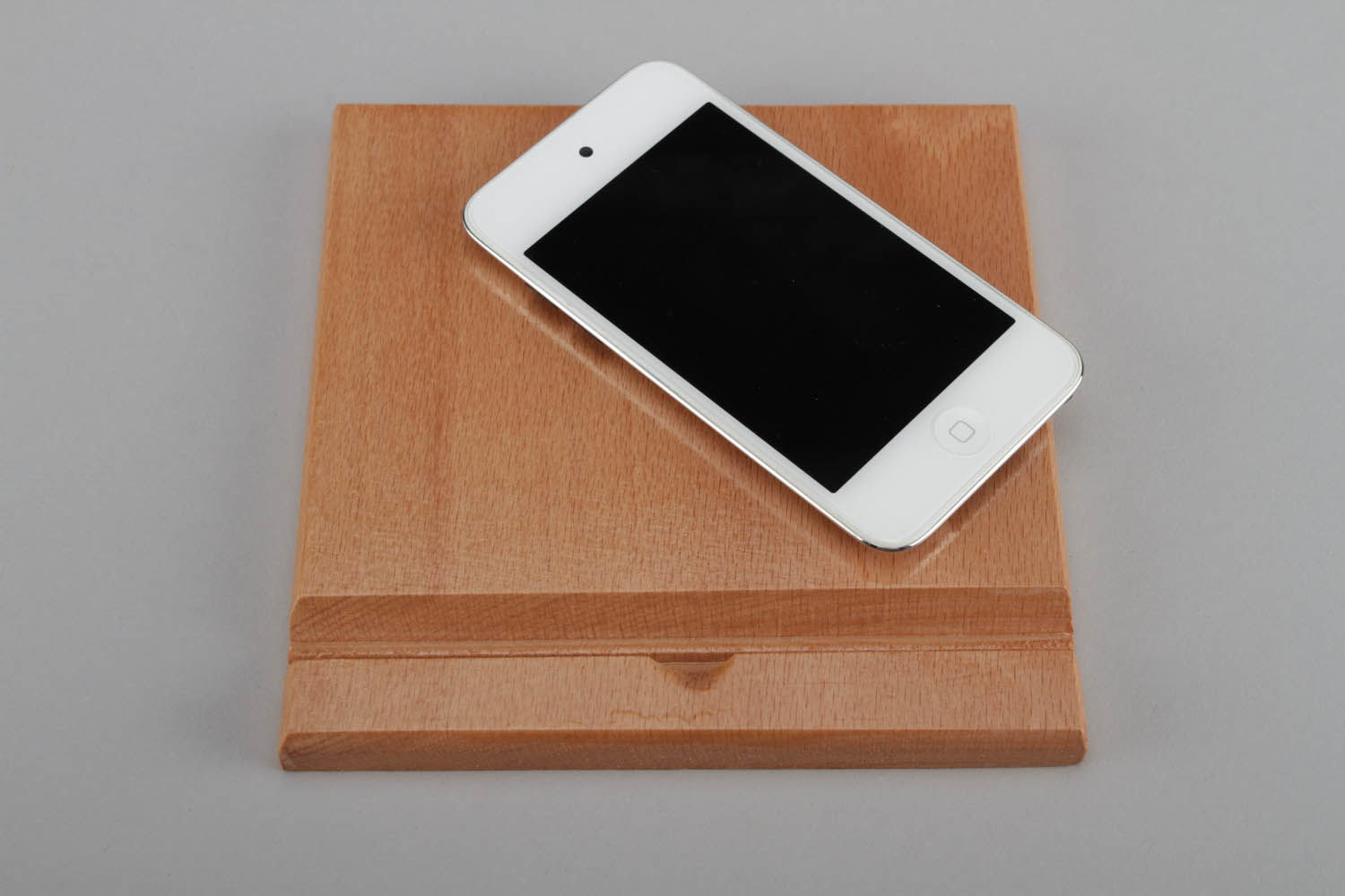 Suporte de madeira para celular ou tablet foto 4