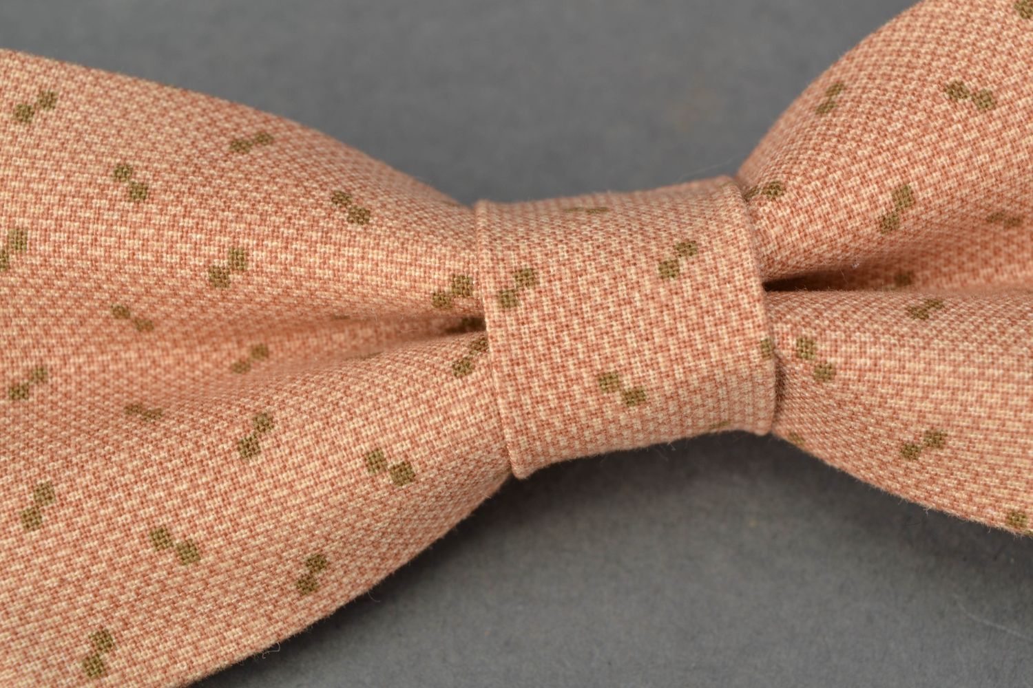 Fabric bow tie of beige color photo 1
