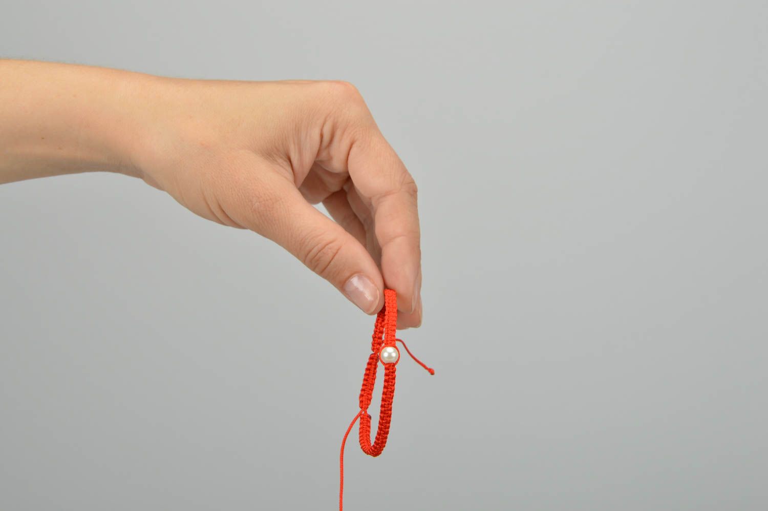 Bracelet fin en lacet ciré fait main rouge avec perle d'imitation joli élégant photo 5