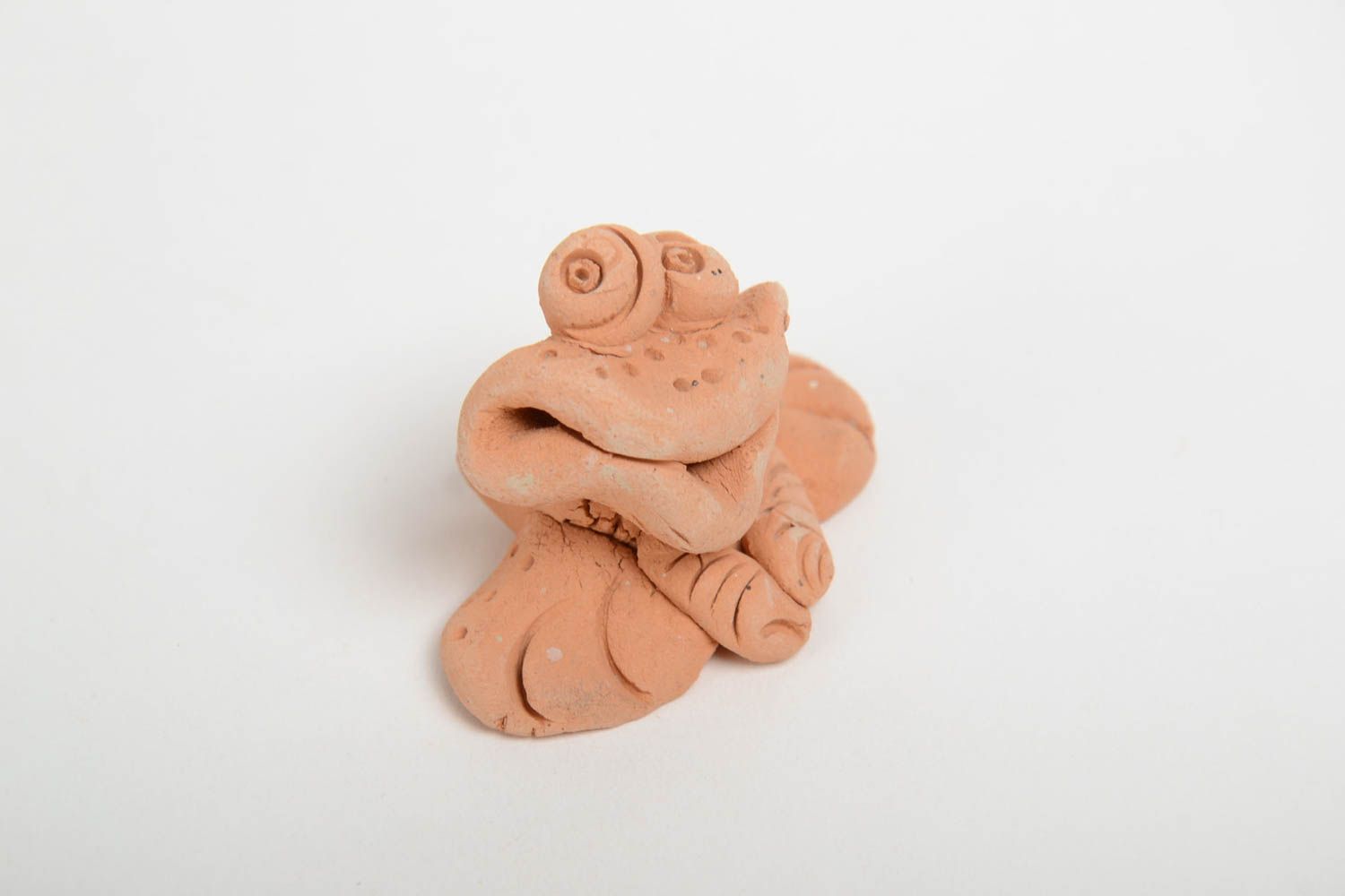 Фигурка из глины лягушка маленькая глиняная смешная необычная ручной работы фото 3