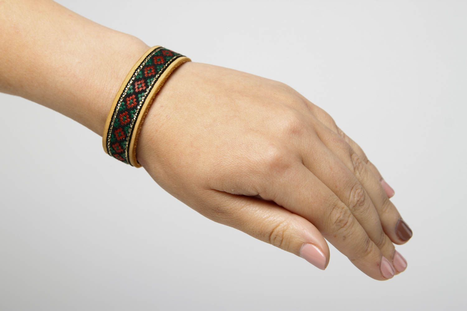 Bracelet en cuir Bijou fait main fin original Accessoire femme ethnique photo 2