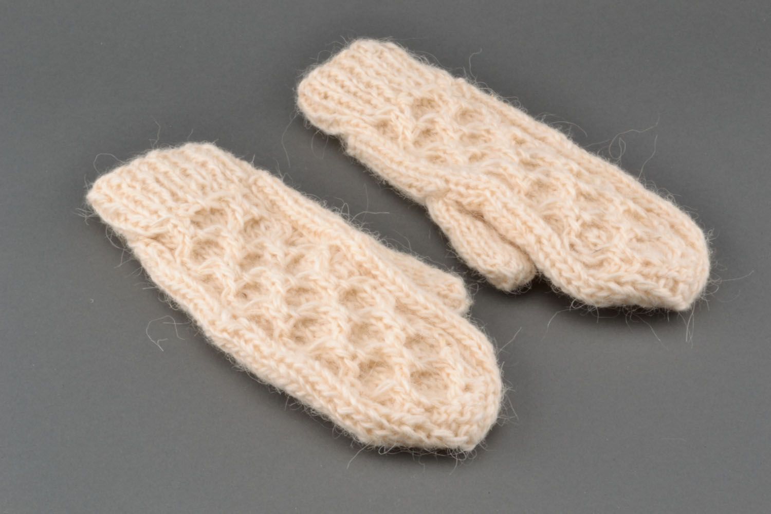 White woolen mittens photo 2