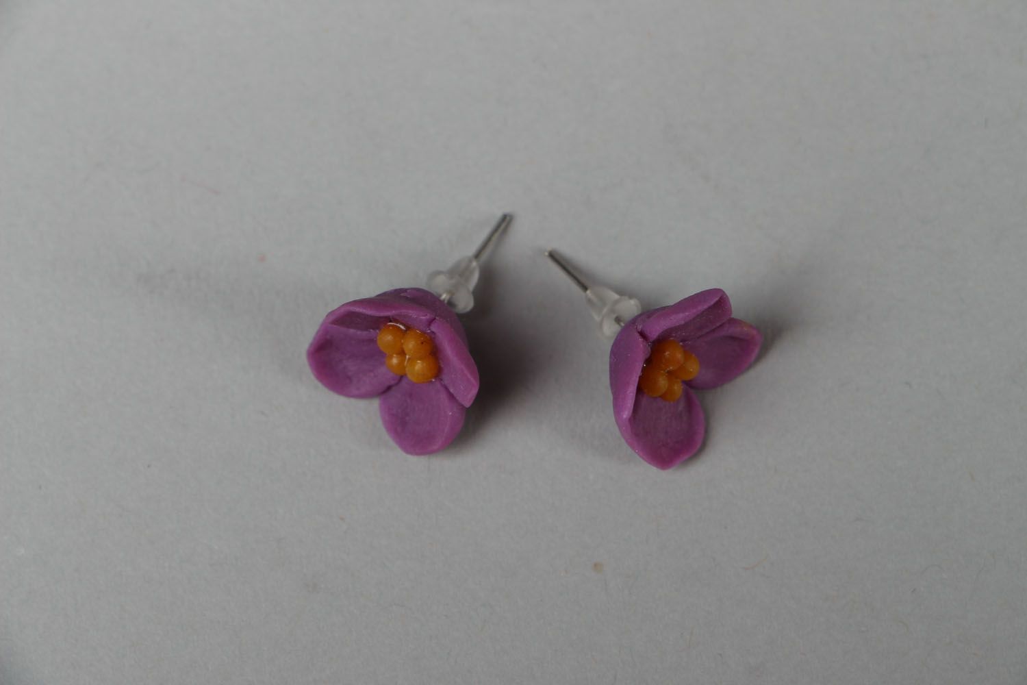 Boucles d'oreilles clous fleurs de lilas photo 1