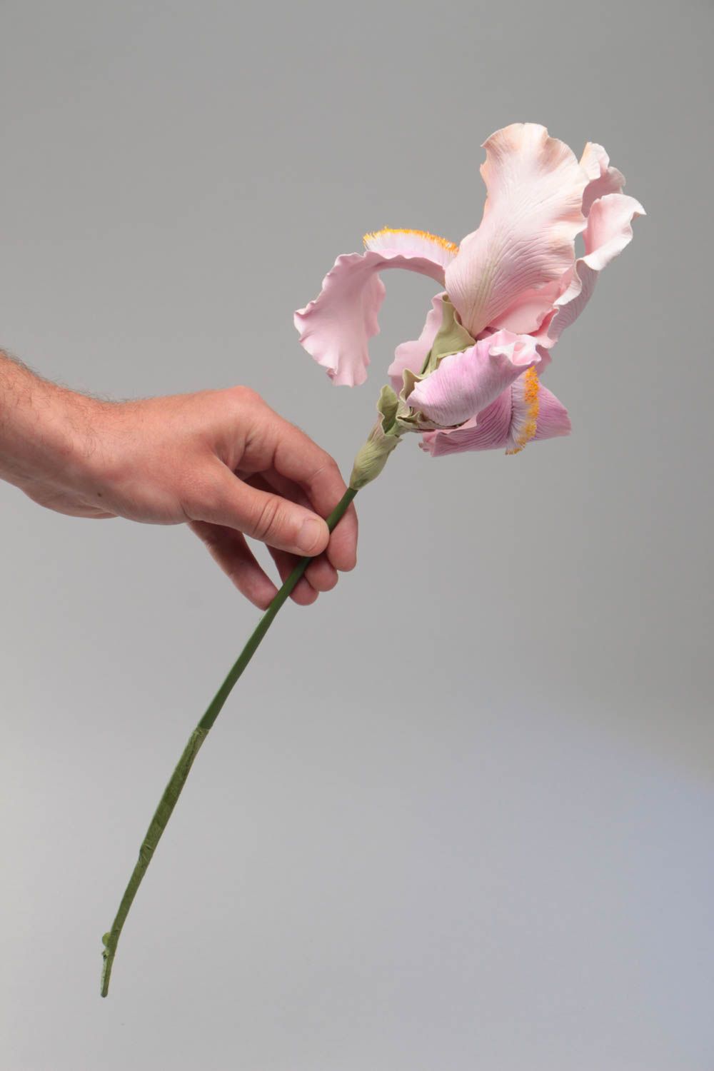Искусственный цветок из полимерной глины ирис ручной работы для декора дома фото 5