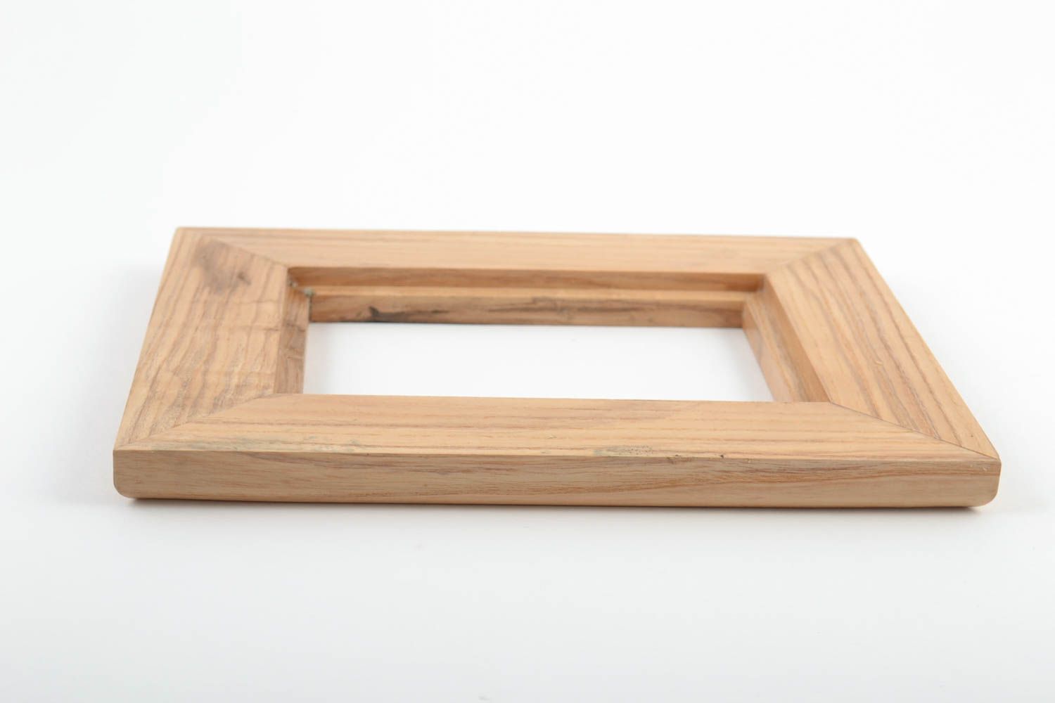 Cadre photo rectangulaire avec large bordure en bois clair fait main simple photo 4
