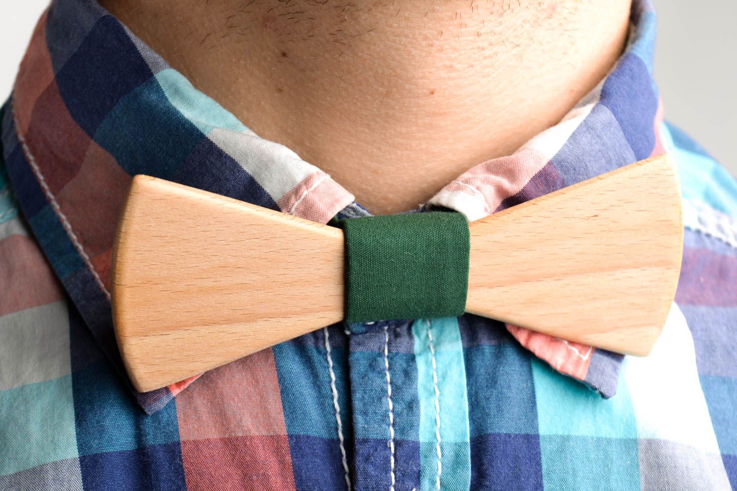 Corbata de lazo verde de madera artesanal pajarita moderna accesorio unisex foto 1