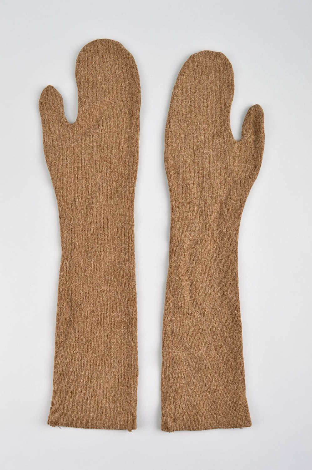 Перчатки ручной работы зимняя шапка женские аксессуары набор коричневые красивые фото 4