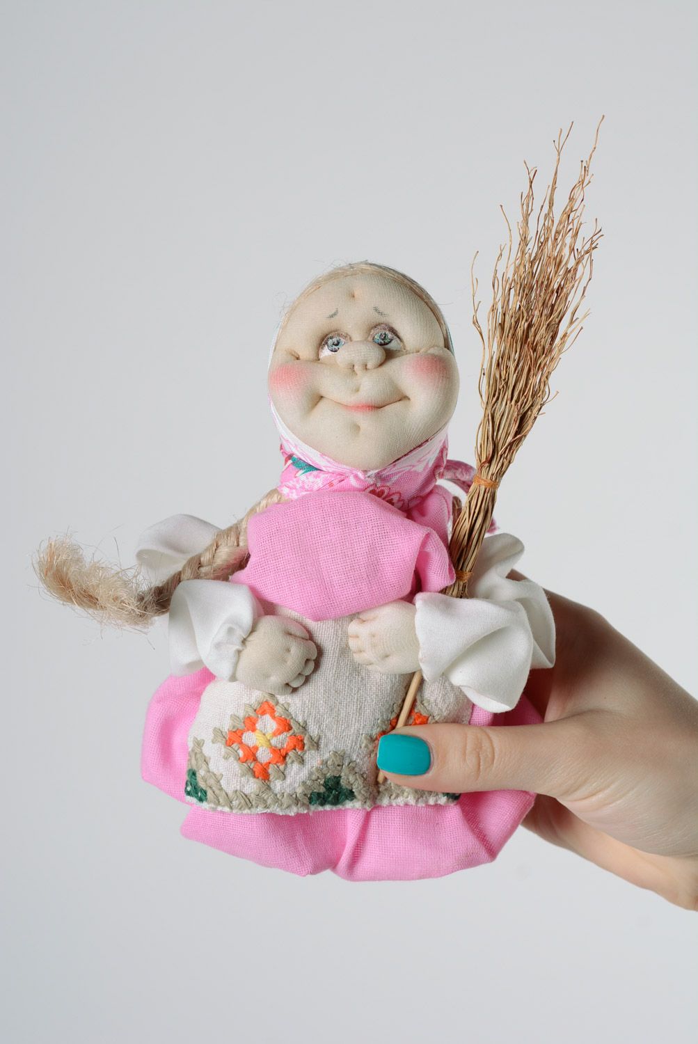 Muñeca de trapo artesanal talismán para la casa en estilo étnico  foto 4