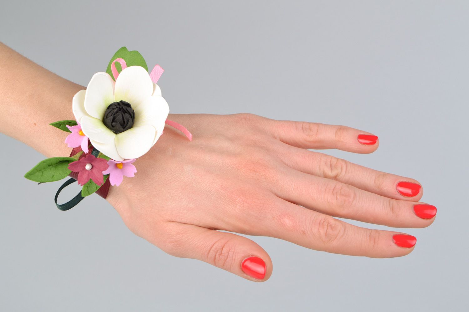 Pulsera para dama de honor hecha a mano con flores de goma EVA foto 2