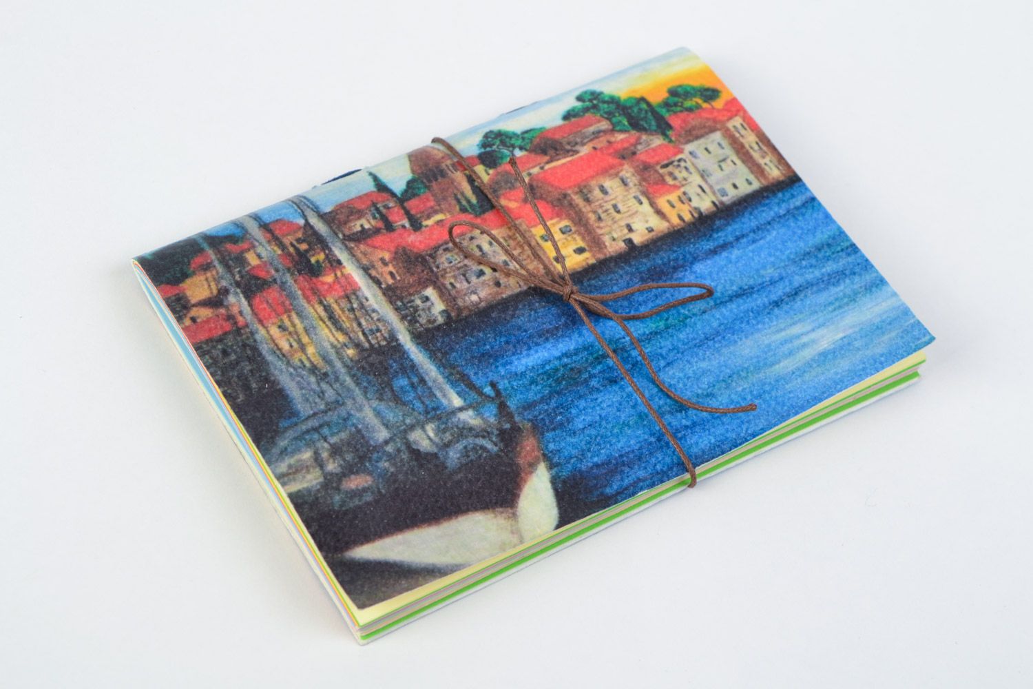 Cuaderno artesanal con hojas de colores y cubierta hermosa  foto 1