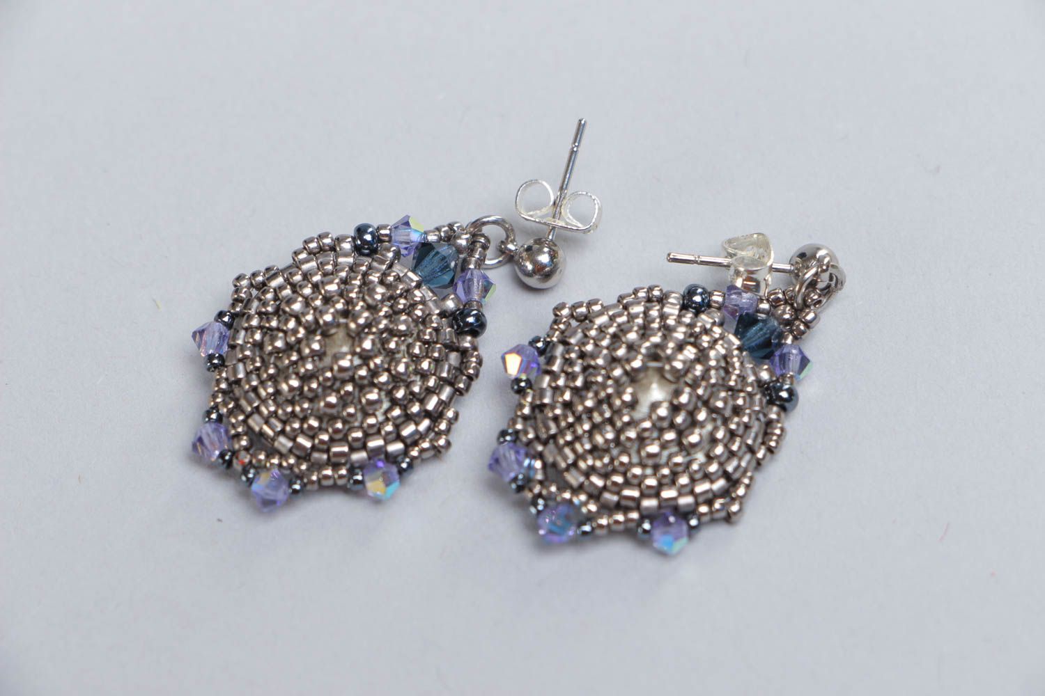 Boucles d'oreilles faites main en perles de rocailles avec cristal originales photo 4