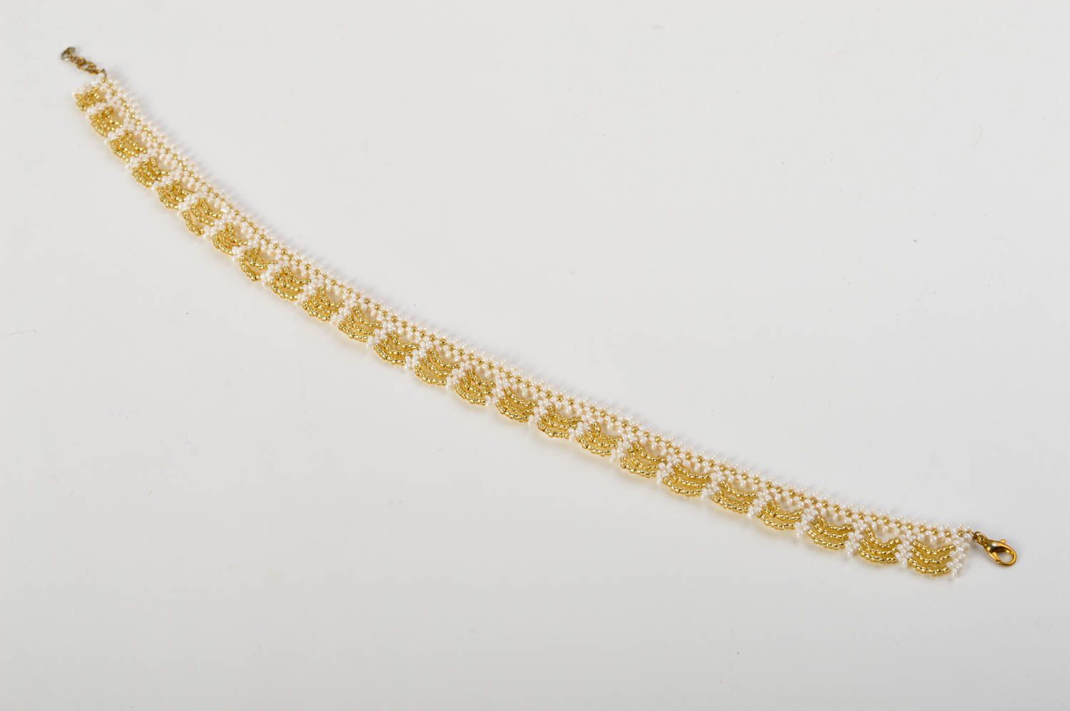 Collier en perles de rocaille Bijou fait main blanc-doré design Cadeau femme photo 4