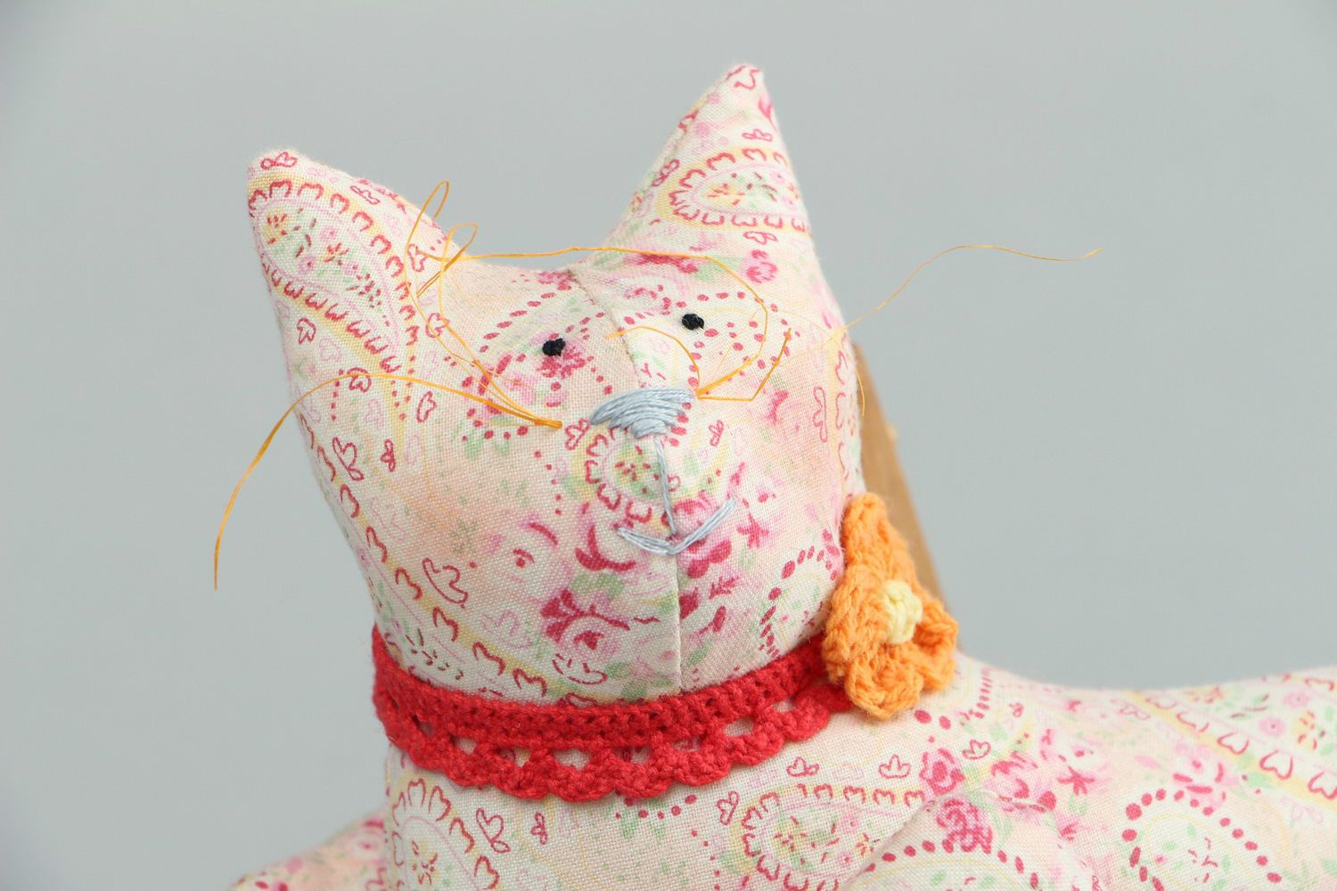 Gatto in stoffa fatto a mano pupazzo di pezza morbida decorazione d’interni foto 3
