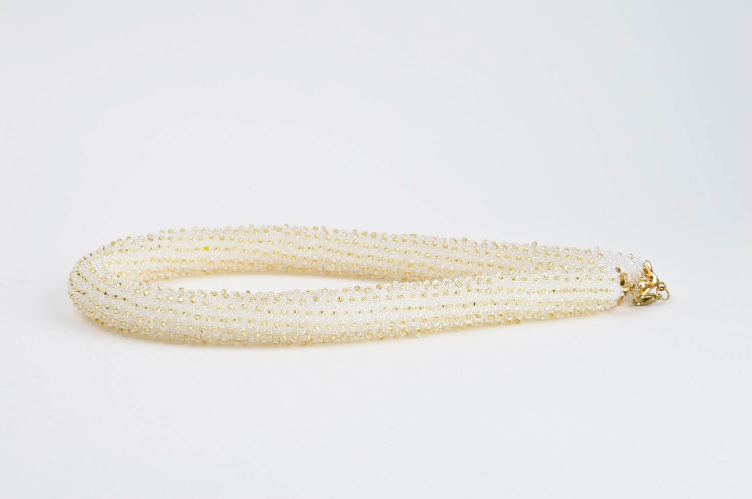 Collier spirale crochet Bijou fait main blanc Cadeau femme design festif photo 2