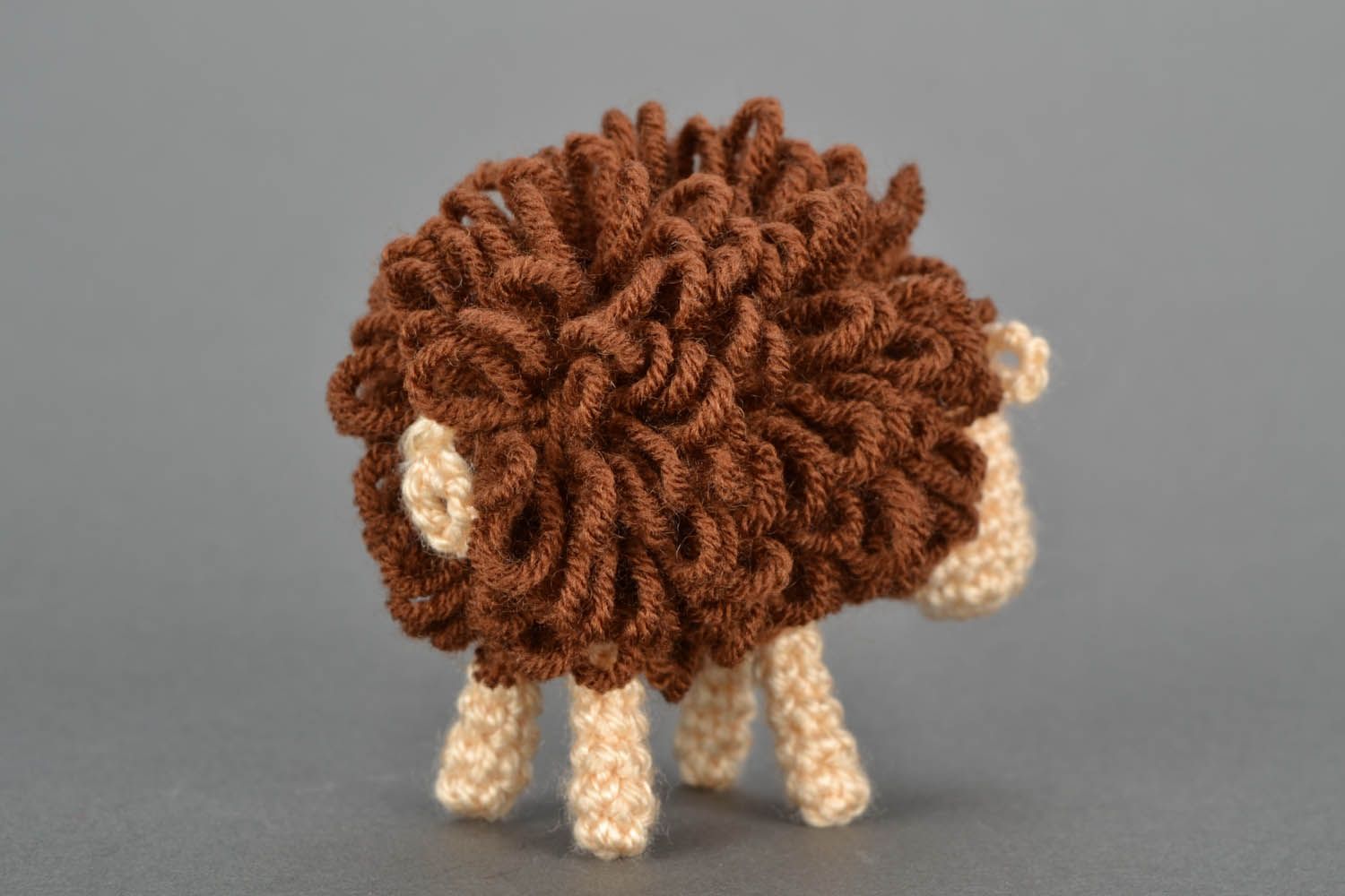 Juguete tejido en forma de ovejita de peluche foto 3