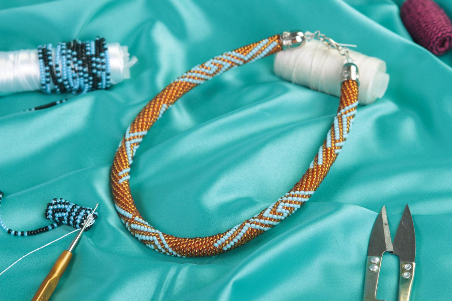 Collier spirale Bijou fait main perles de rocaille Cadeau femme marron et bleu photo 1