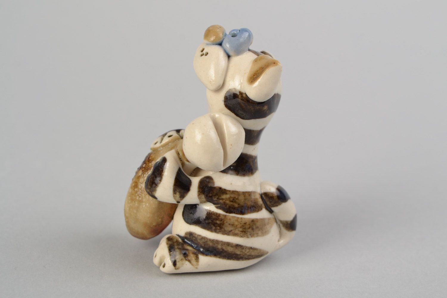 Handmade decorative beautiful ceramic figurine cat with pork leg interior decor photo 5