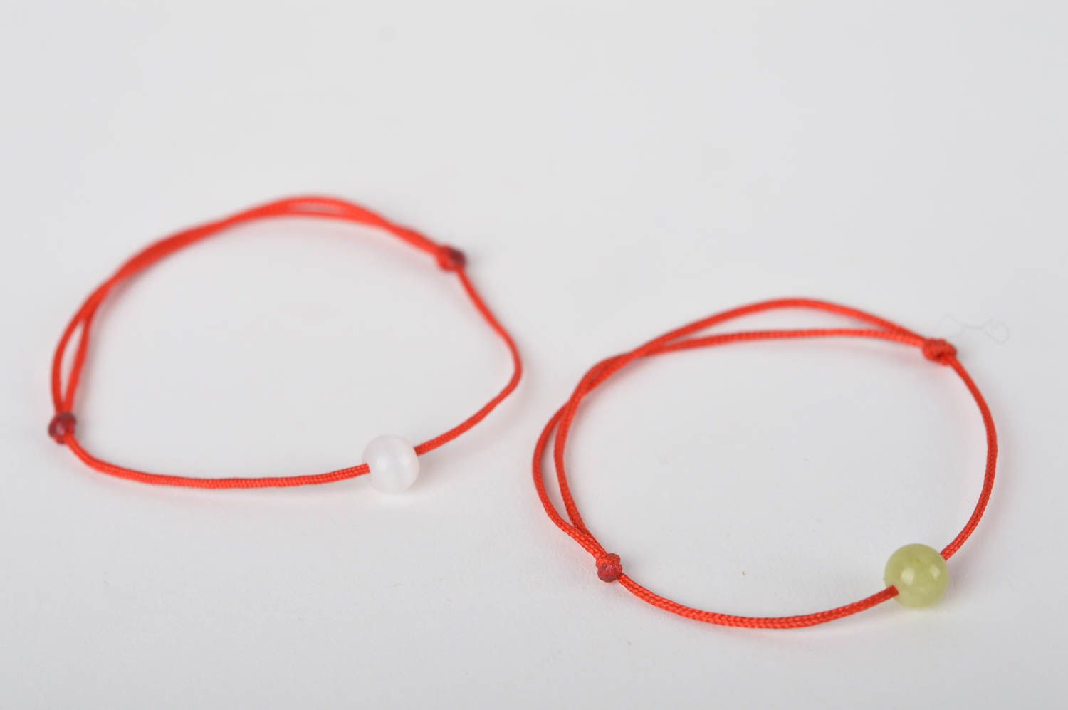Pulseras originales hechas a mano 2 pulseras de hilos rojos accesorios de moda foto 3