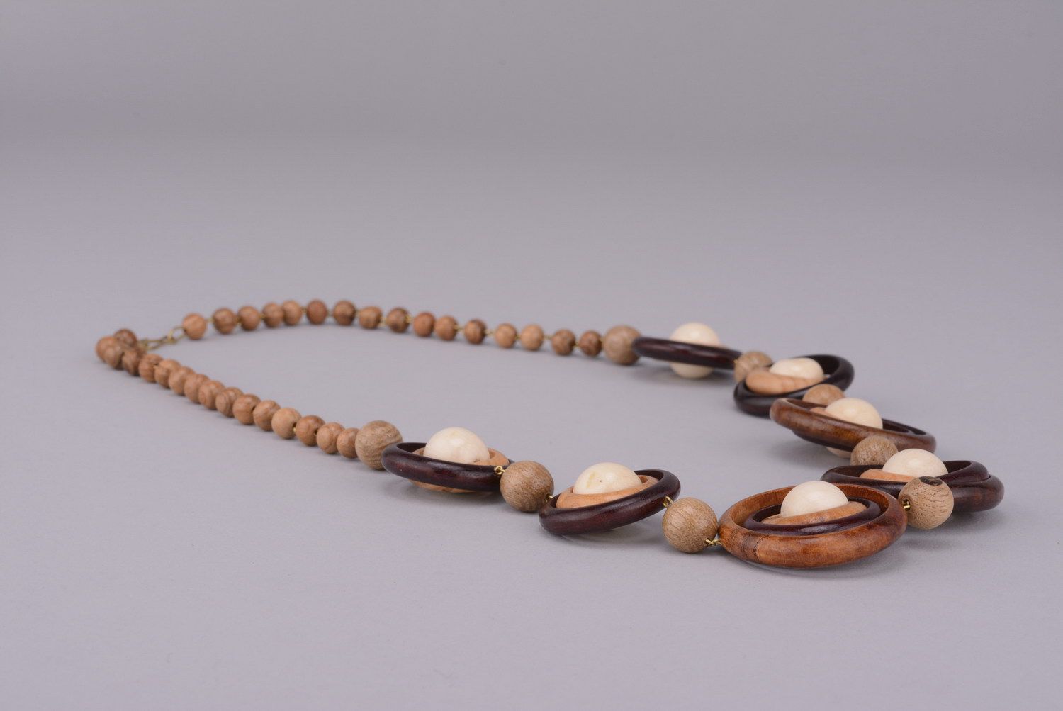 Wooden bead necklace with clasp photo 1