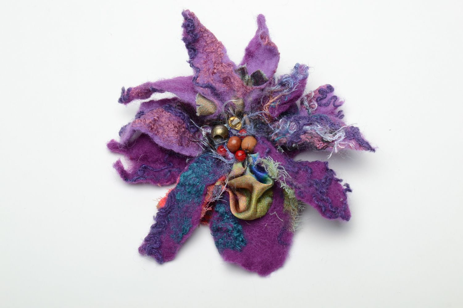 Felted wool brooch in the shape of violet flower photo 3