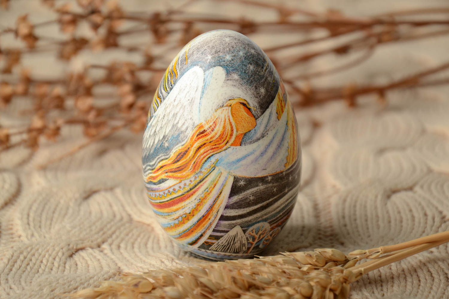 Oeuf de Pâques peint de colorants d'aniline fait main original décoratif photo 1