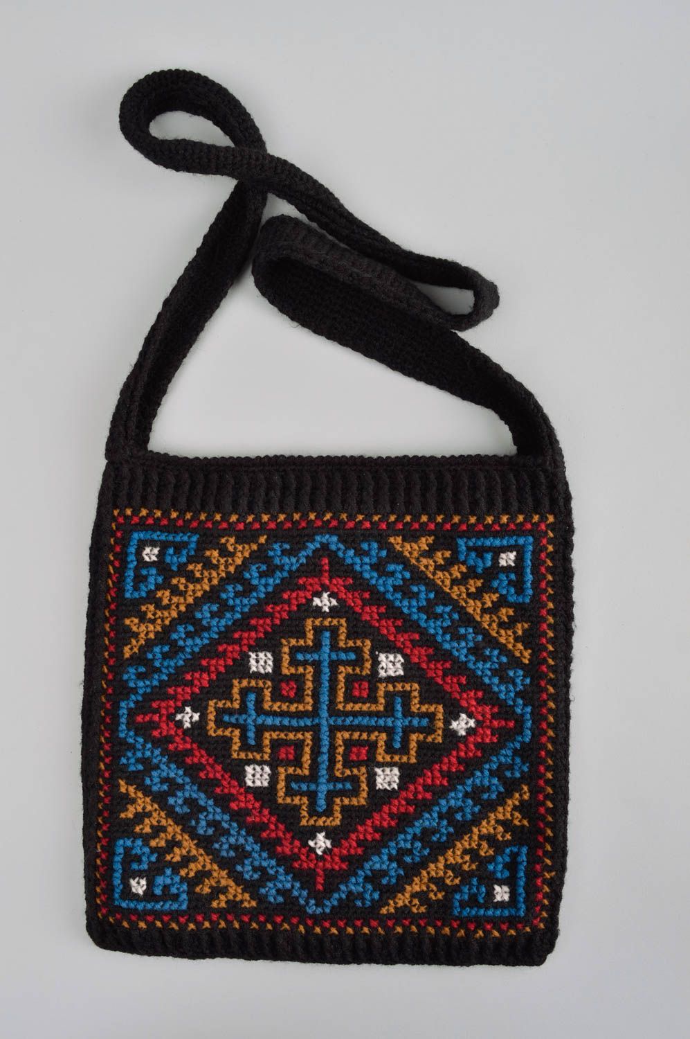 Сумка ручной работы женская сумка через плечо вязаная сумка черная с орнаментом фото 2