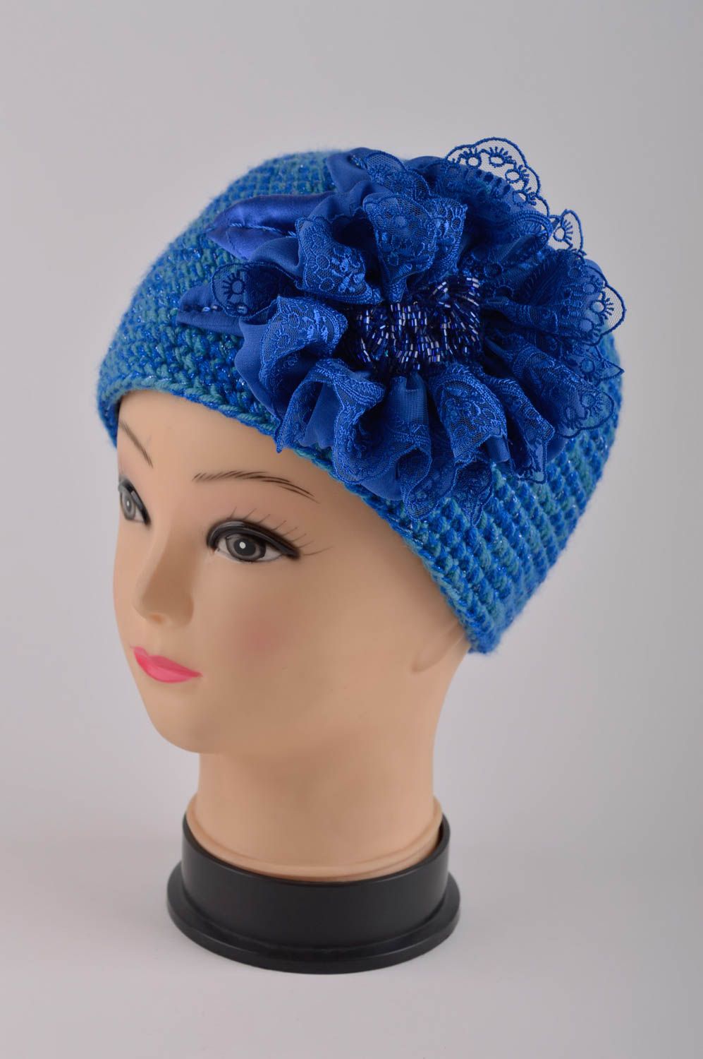 Bonnet tricot fait main Chapeau d'hiver bleu Vêtement pour femme avec fleur photo 2