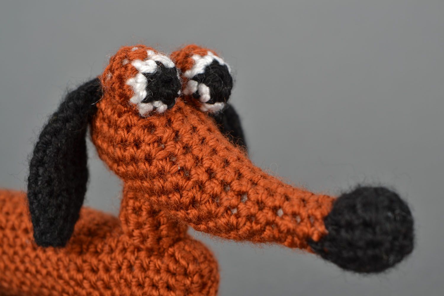 Jouet tricot au crochet fait main Teckel  photo 4