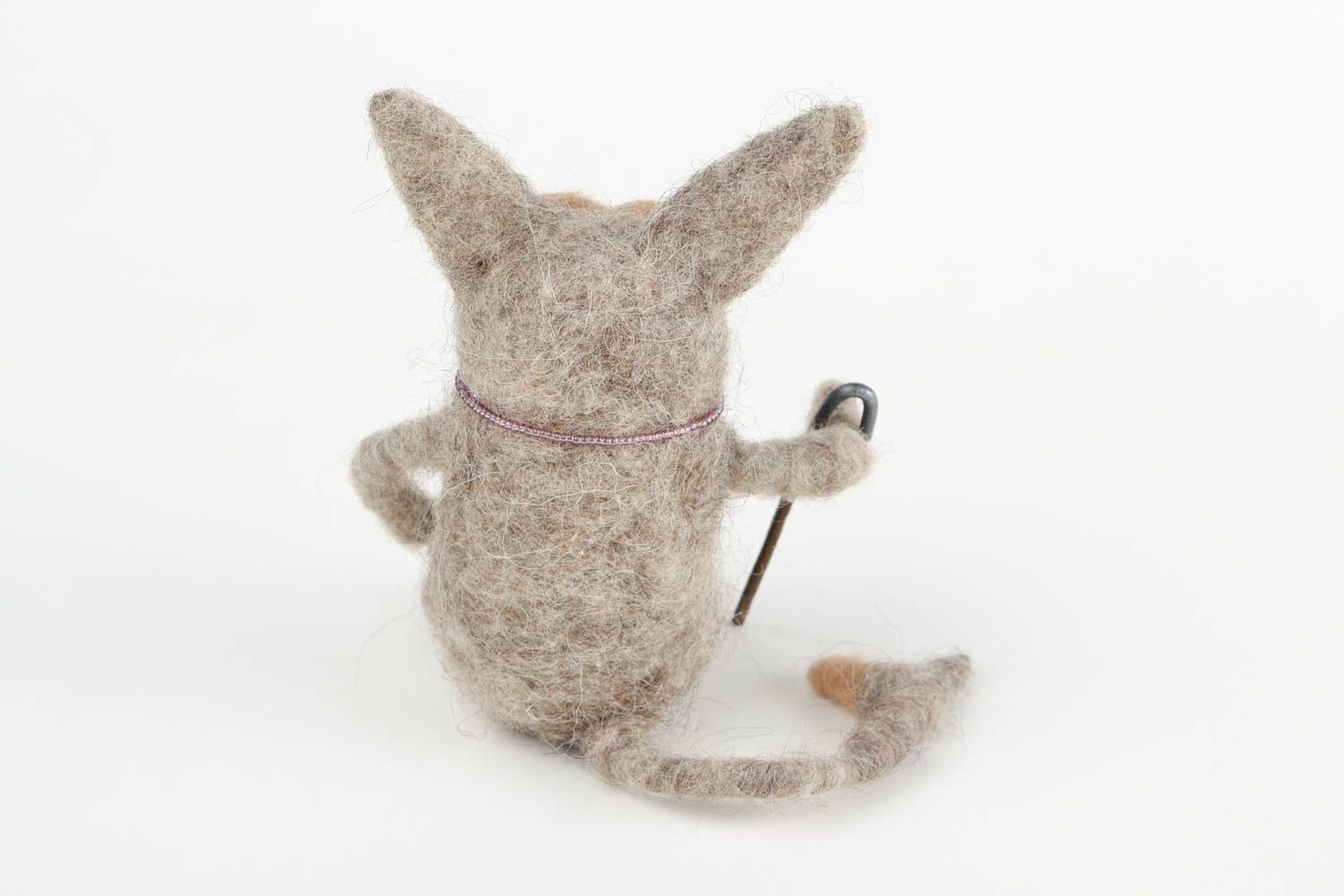 Peluche chat gris avec bâton Jouet fait main en laine feutrée Cadeau enfant photo 5