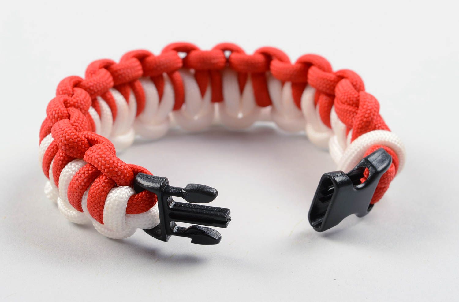 Schmuck für Männer handgefertigt Paracord Armband Designer Accessoire weiß rot foto 3