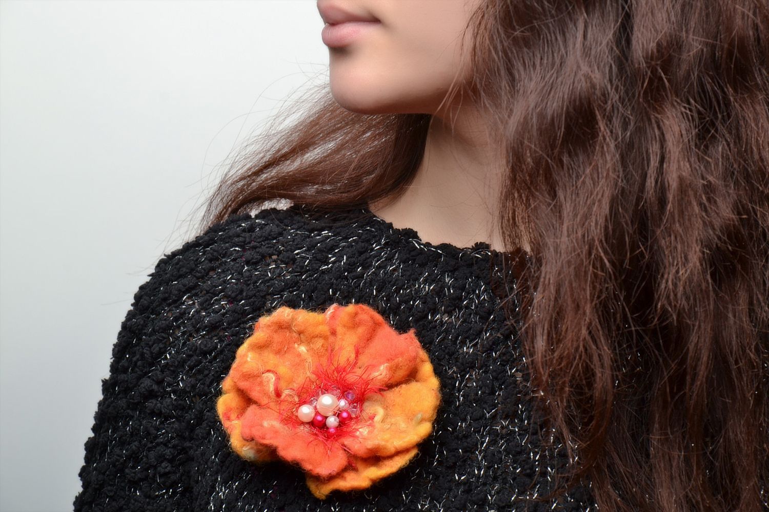 Broche en laine technique de feutrage Fleur orange photo 2