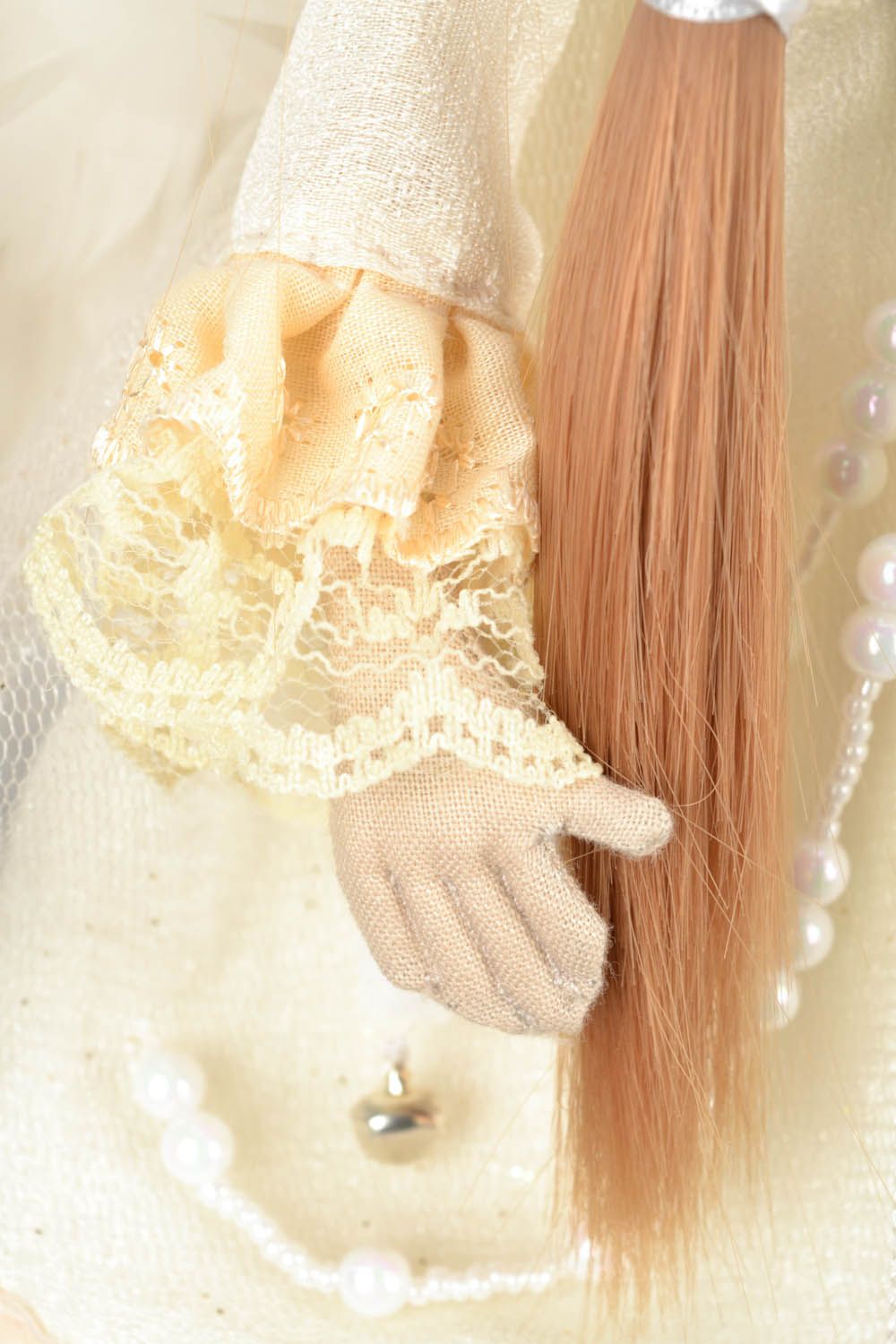 Bambola bella in stoffa fatta a mano pupazzo tessile originale con supporto foto 4