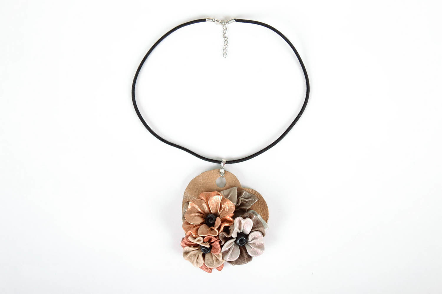 Pendant made of leather Flowers photo 4