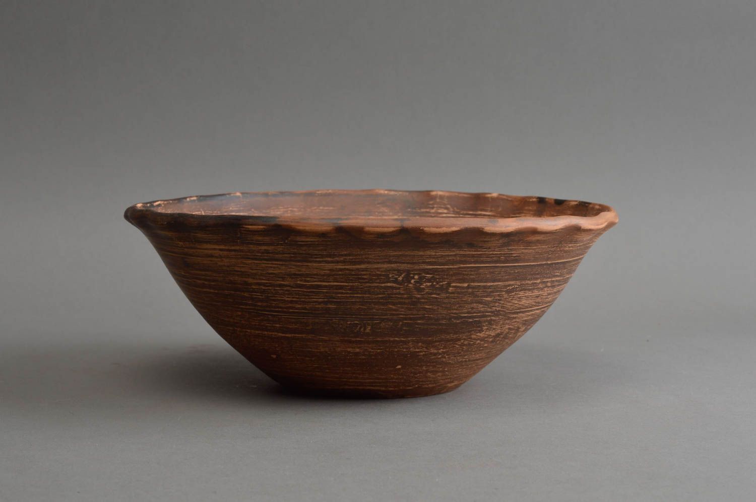 Salad bowl out of clay with a deep brown wavy edge beautiful handmade photo 3