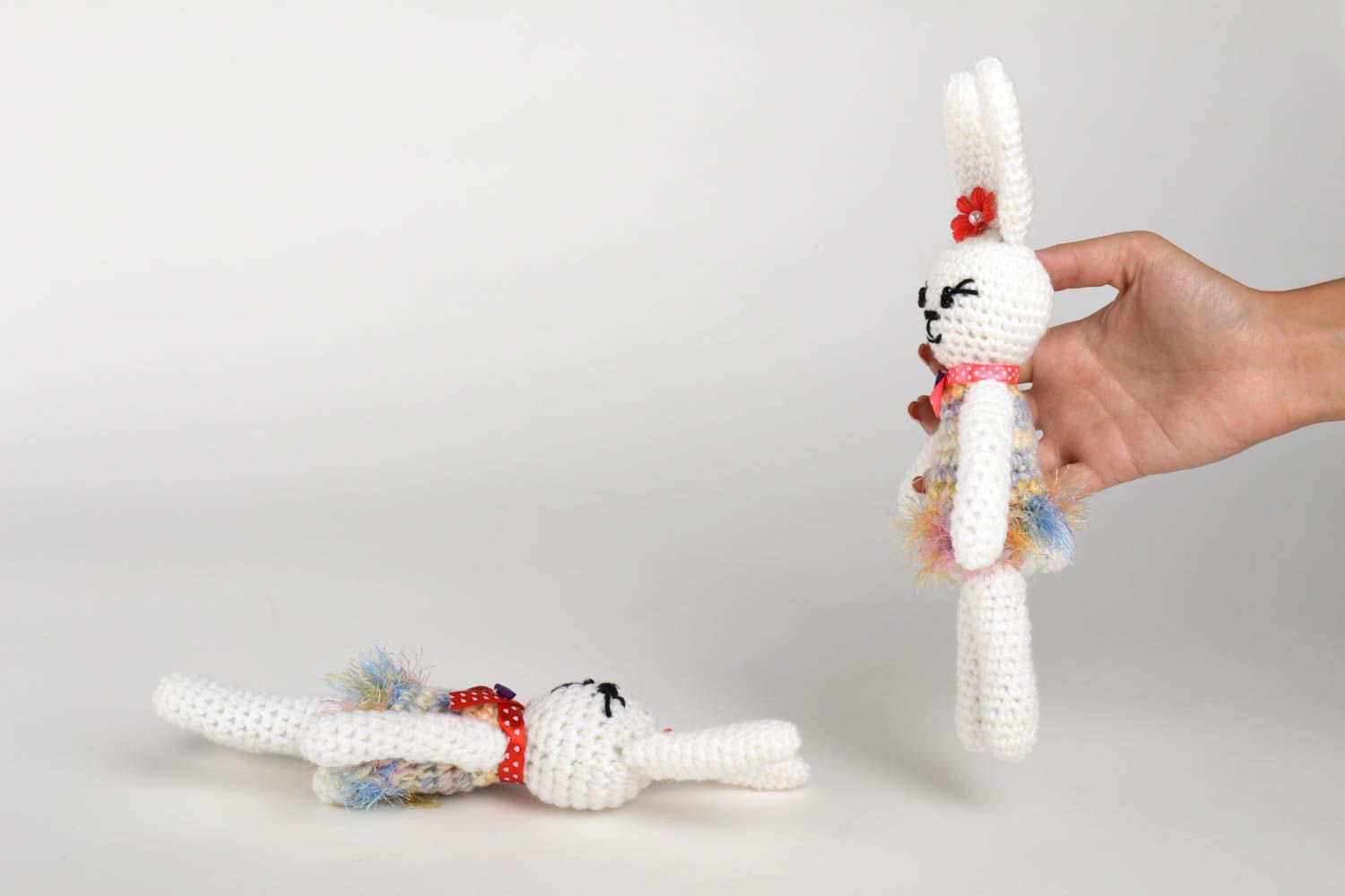 Мягкие игрушки ручной работы вязаные игрушки зайцы детские игрушки набор 2 штуки фото 2