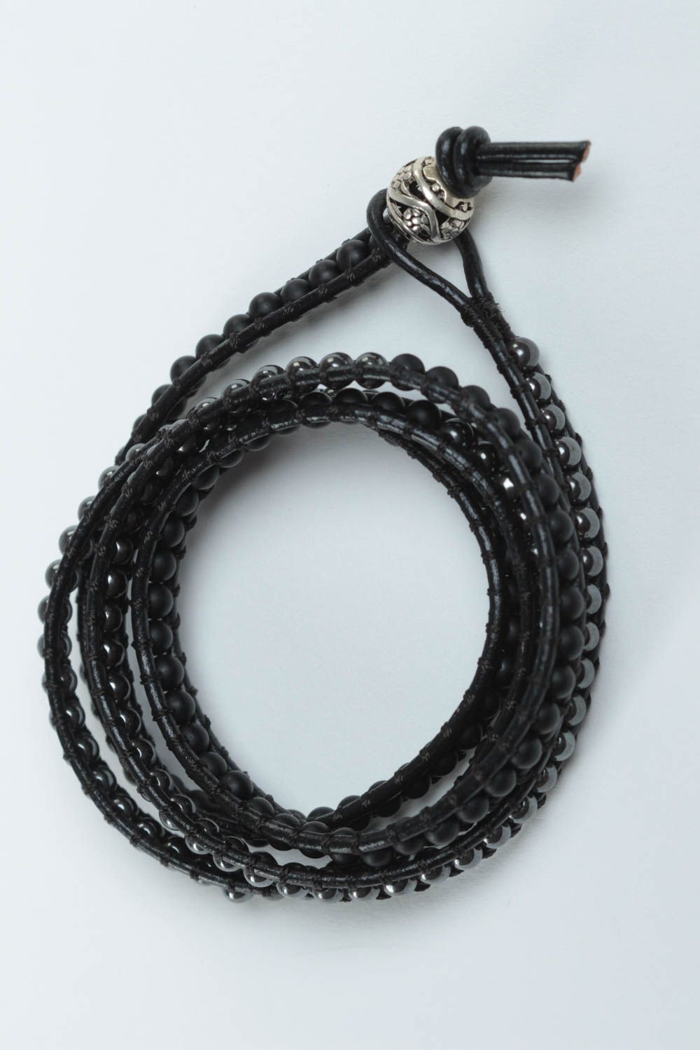 Bracelet noir Bijou fait main Accessoire femme hématite shungite design photo 2