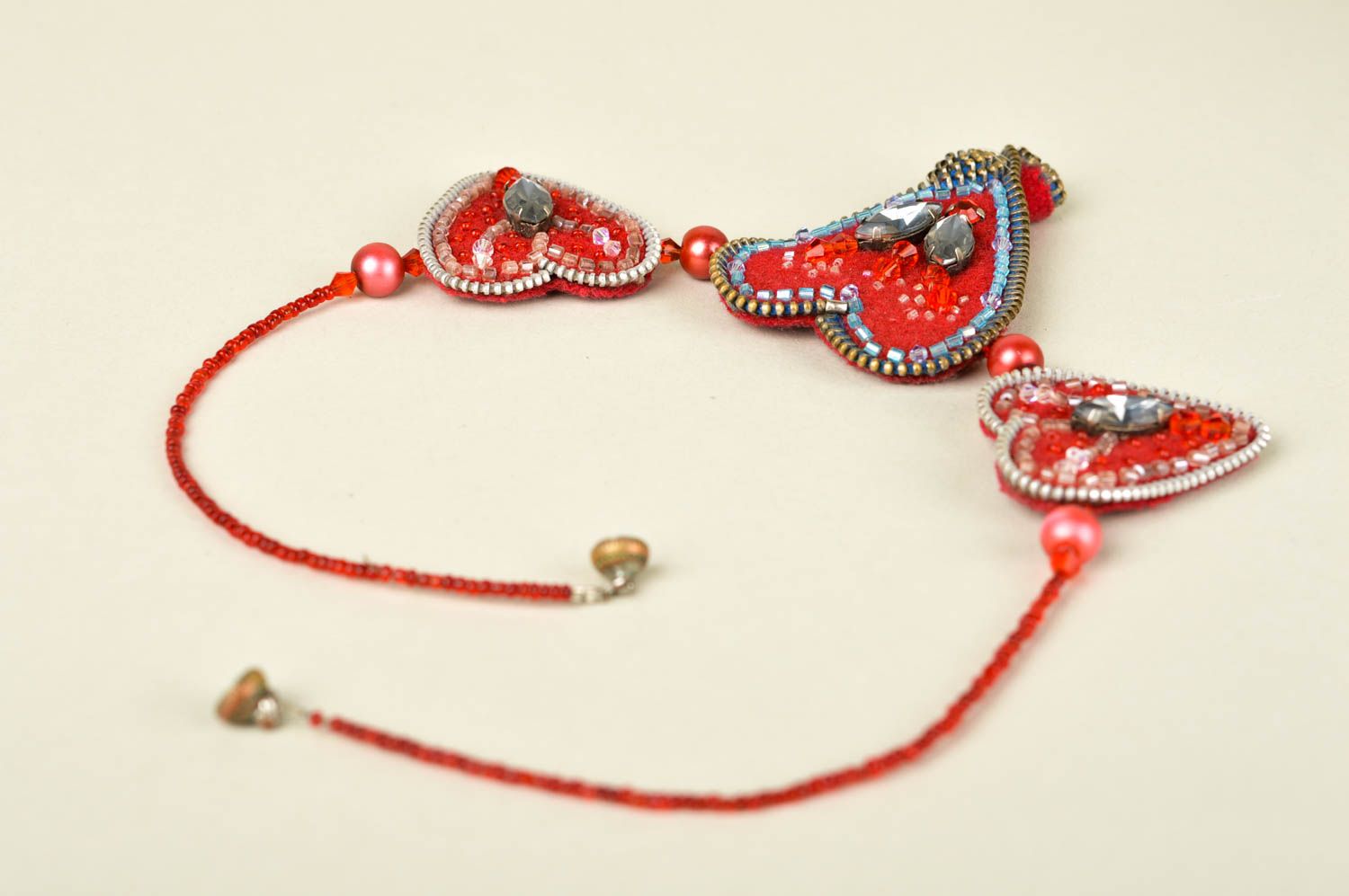 Колье из бисера украшение ручной работы ожерелье из бисера с сердечками фото 4