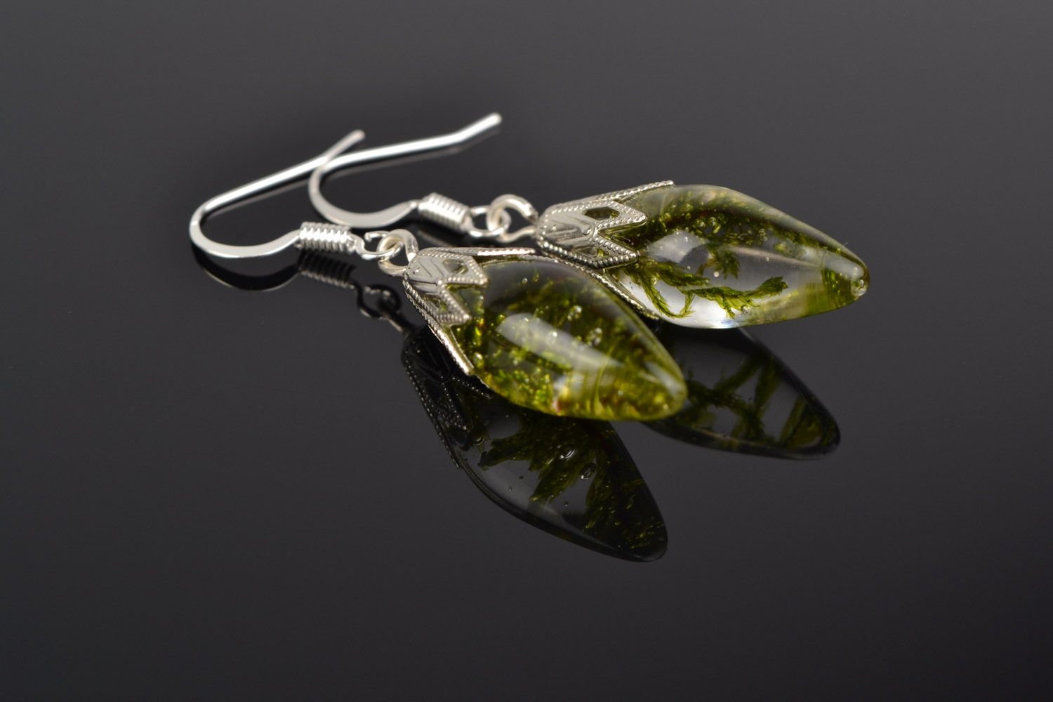 Transparent handmade botanical drop earrings with real moss coated with epoxy photo 3