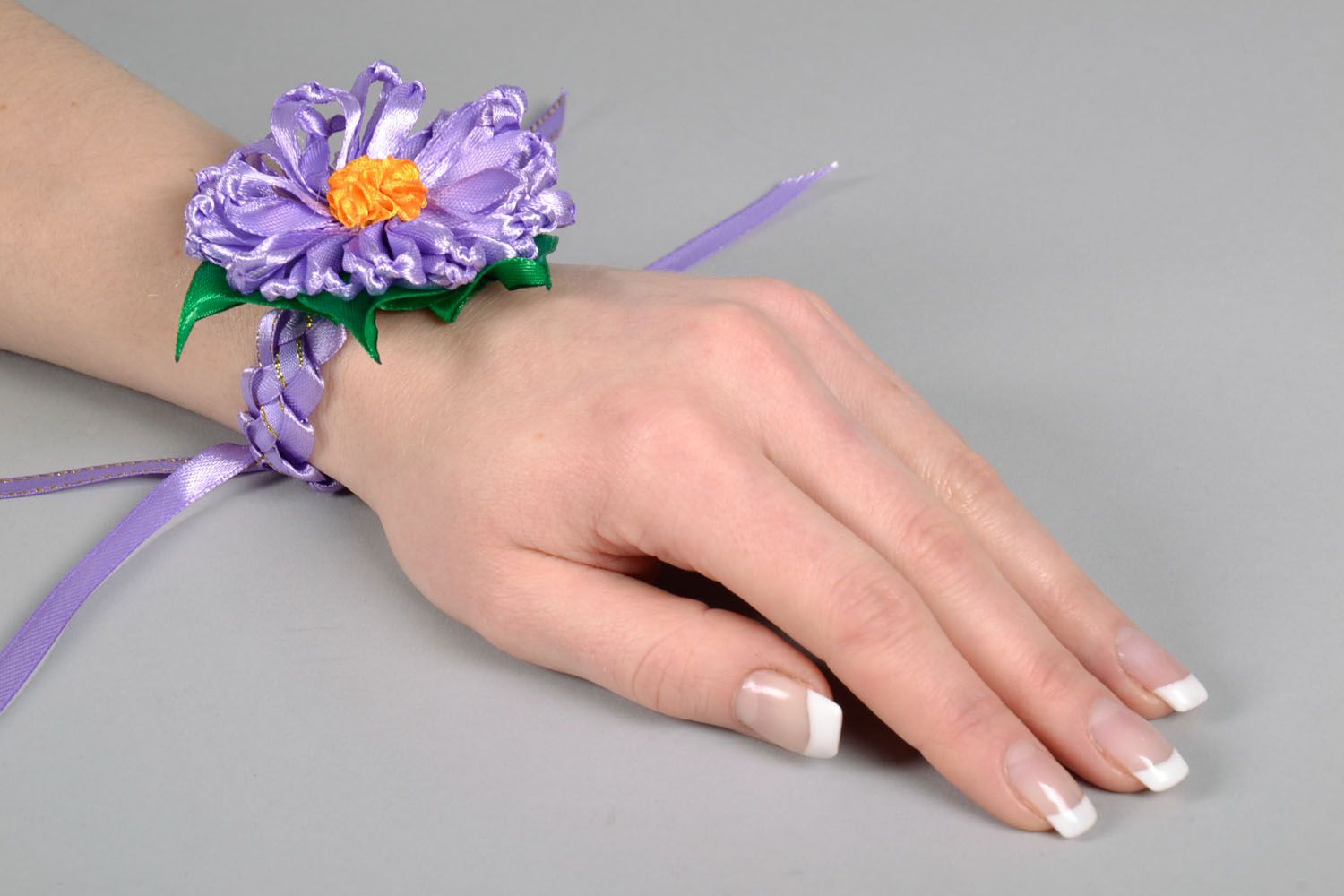 Corsage poignet de mariage violet fait main en rubans de satin accessoire photo 5