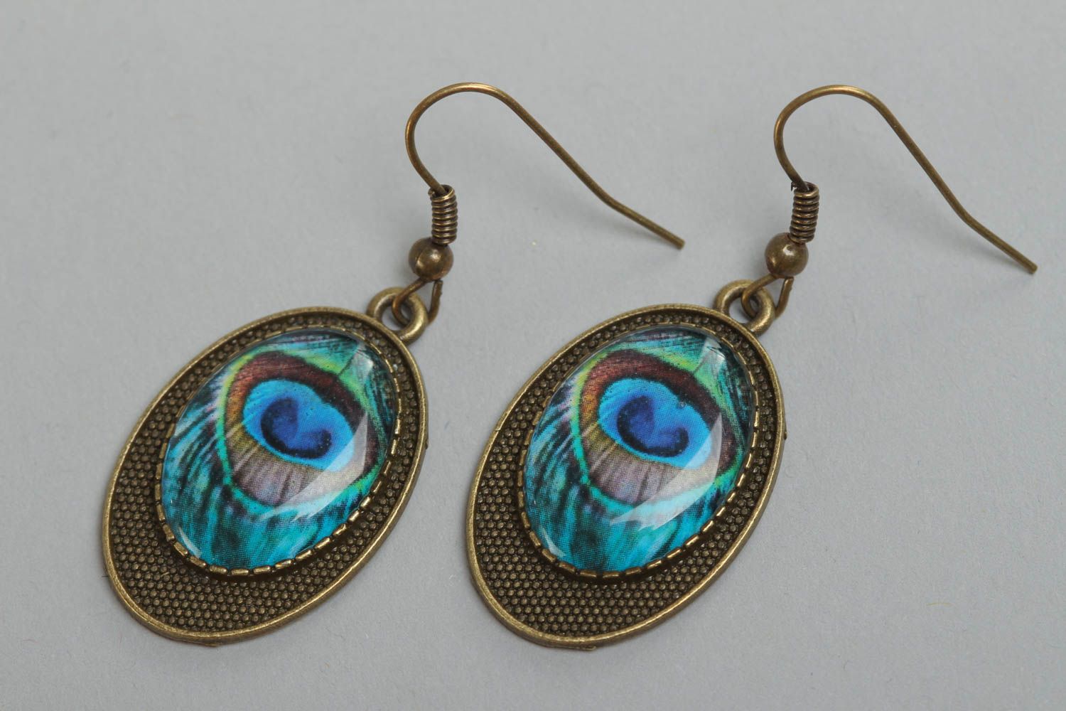 Handmade oval vintage earrings with a beautiful peafowl eye print made of glass glaze photo 2
