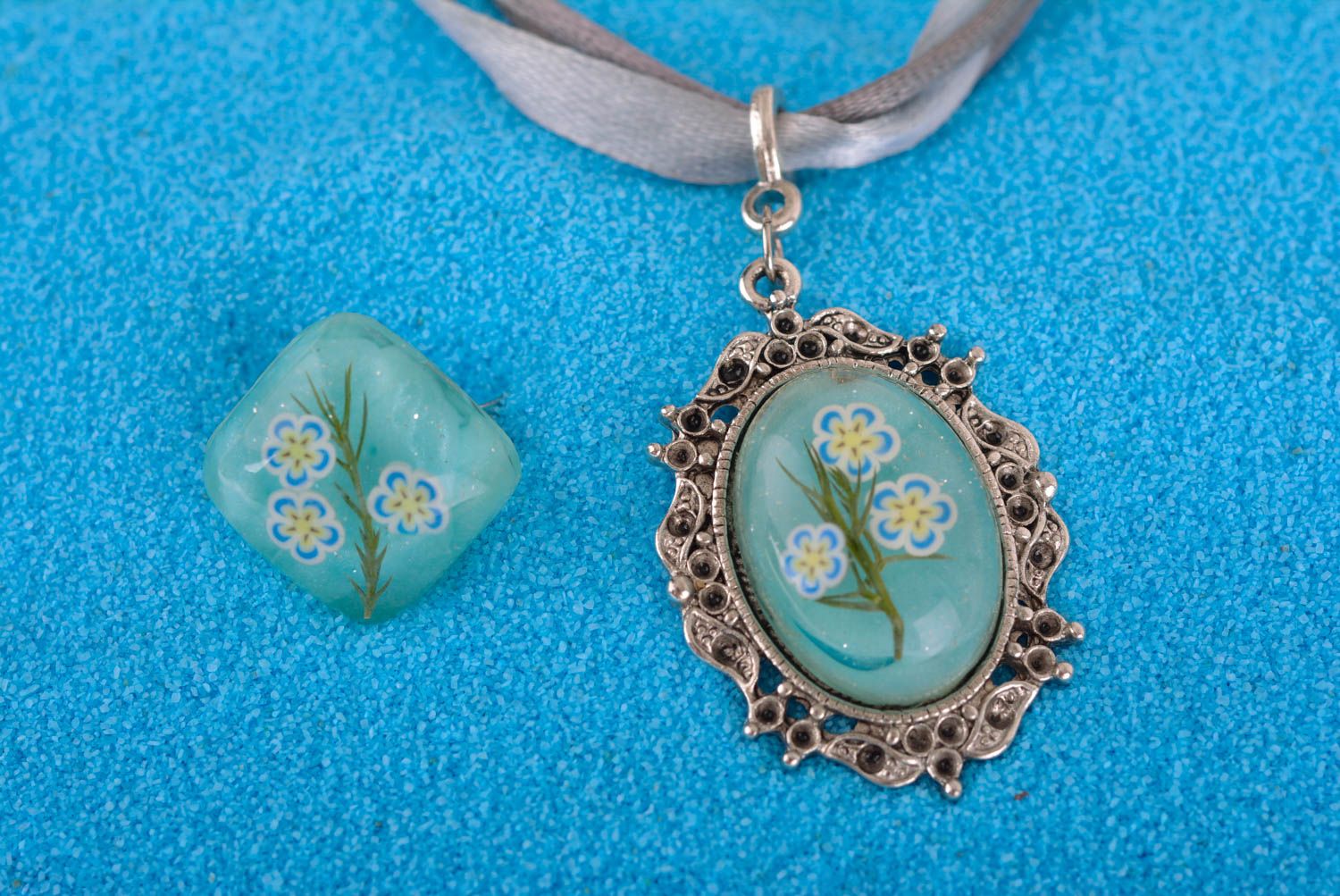 Pendentif ovale Bague faite main Accessoires femme fleurs séchées résine époxy photo 1