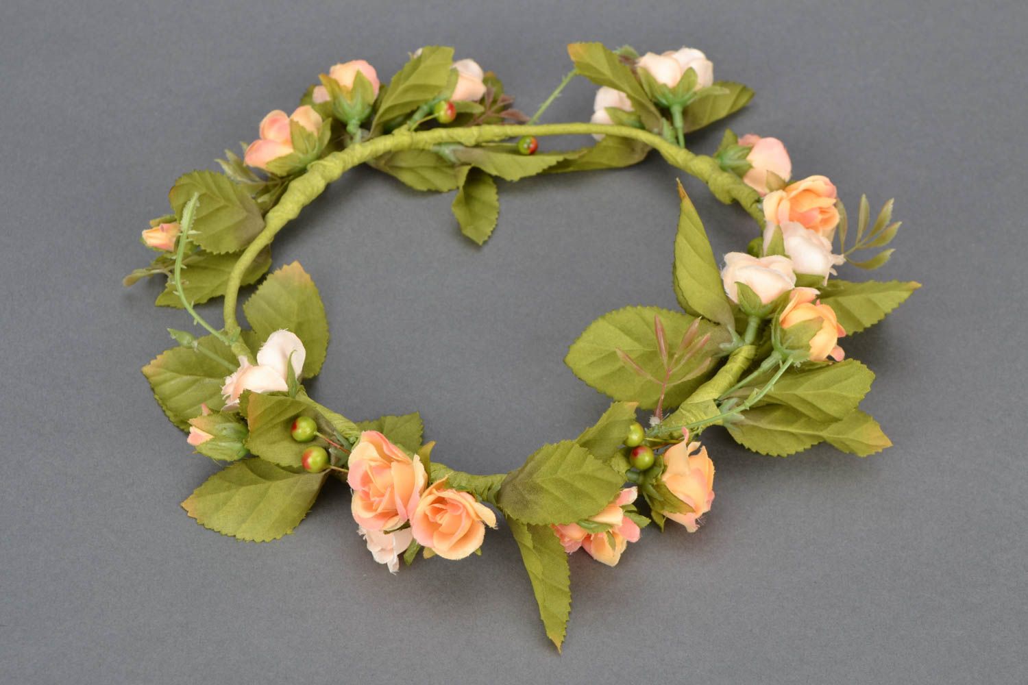 Head wreath with roses photo 1
