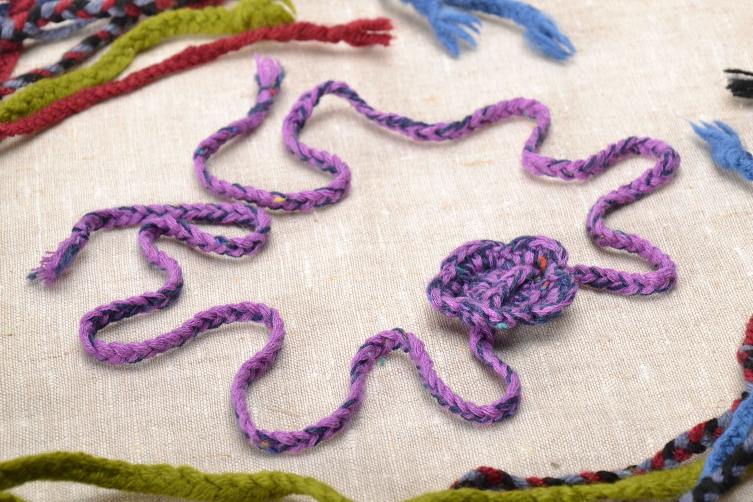 Collier tricoté violet fait main  photo 1