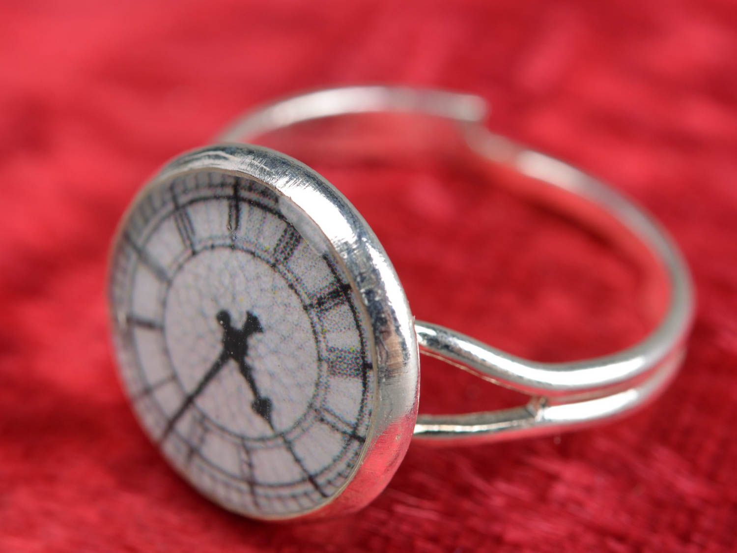 Künstlerischer runder Ring mit Epoxidharz Uhr schön regulierbare Größe handmade foto 1