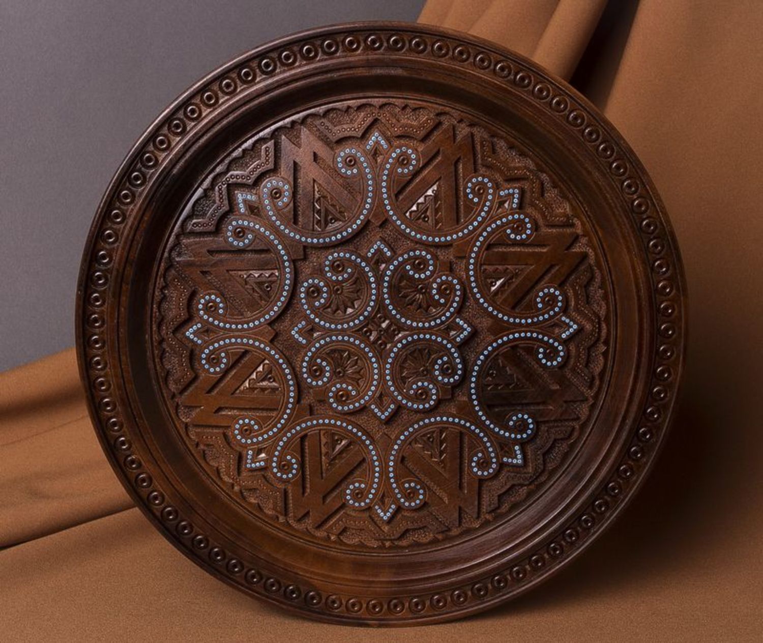 Wooden decorative plate photo 1