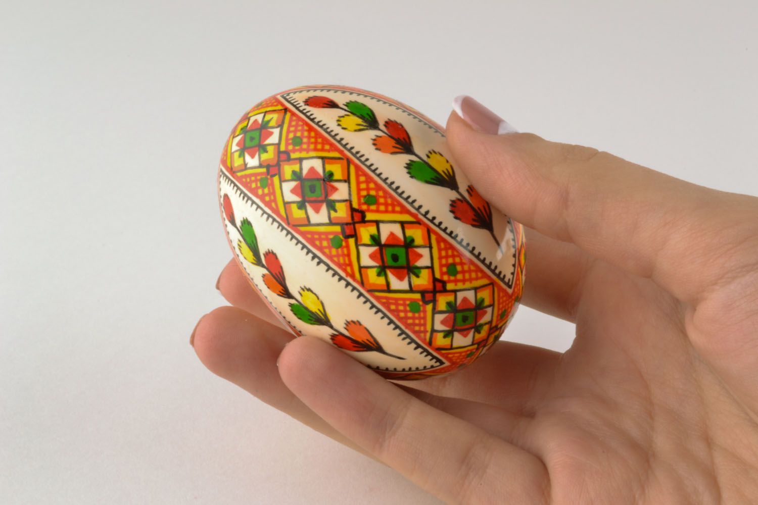 Ovo lindo de madeira pintado à mão para Páscoa foto 2