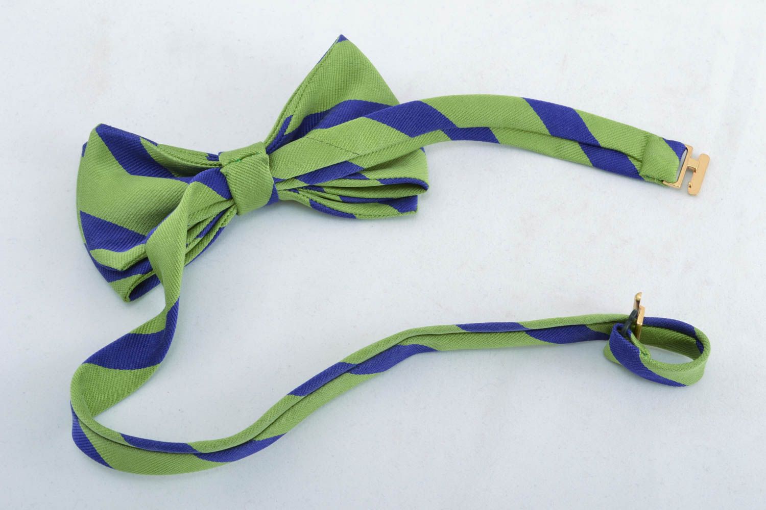 Текстильный галстук-бабочка сине-зеленый фото 3