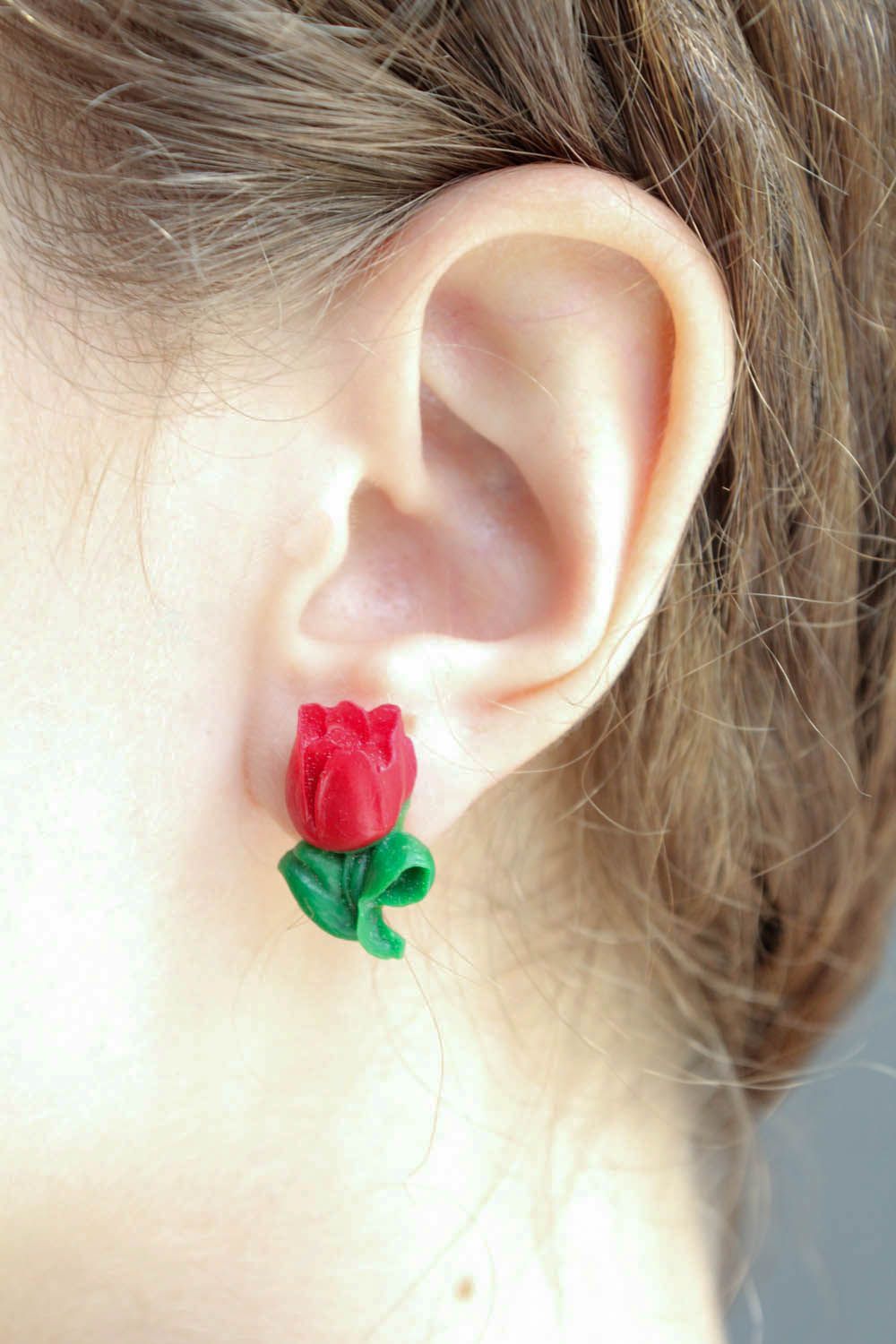 Rote Ohrringe aus Polymerton Blumen foto 1